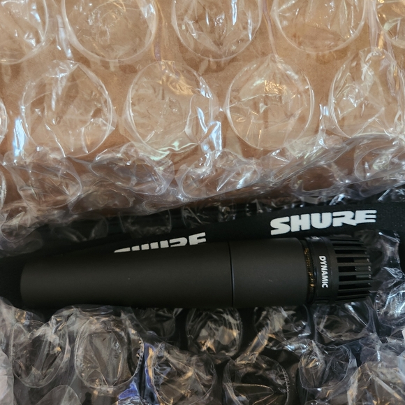 Shure SM57 Black Dynamic Microphone - Picture 8 of 8